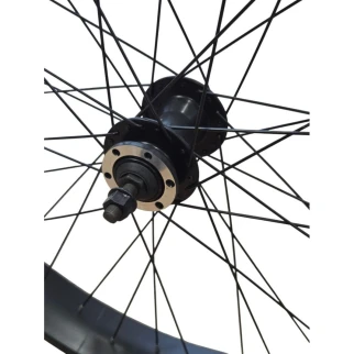 Rueda delantera de 26 x 67 mm con freno de disco negro. - da 26 - Bcycles