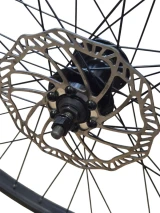 Rueda delantera de 26 x 25 mm con freno de disco negro. - da 26 - Bcycles